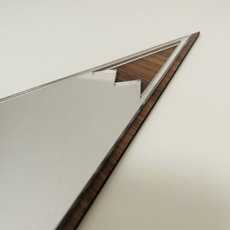 Miroir en forme de sommet en bois de noyer 59 x 29  cm – Image 2
