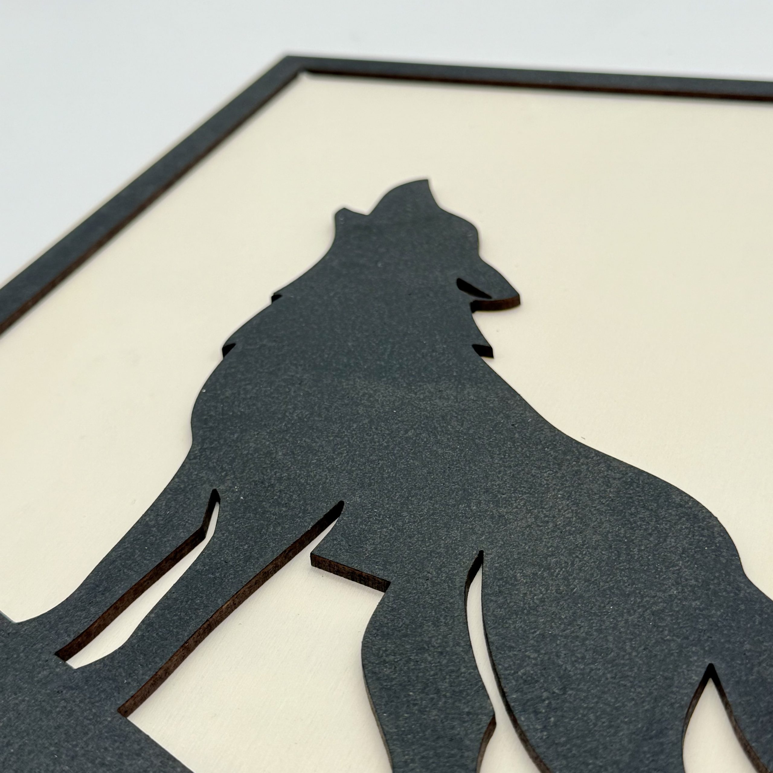 Tableau en bois - relief - Loup Hurlant – Image 2