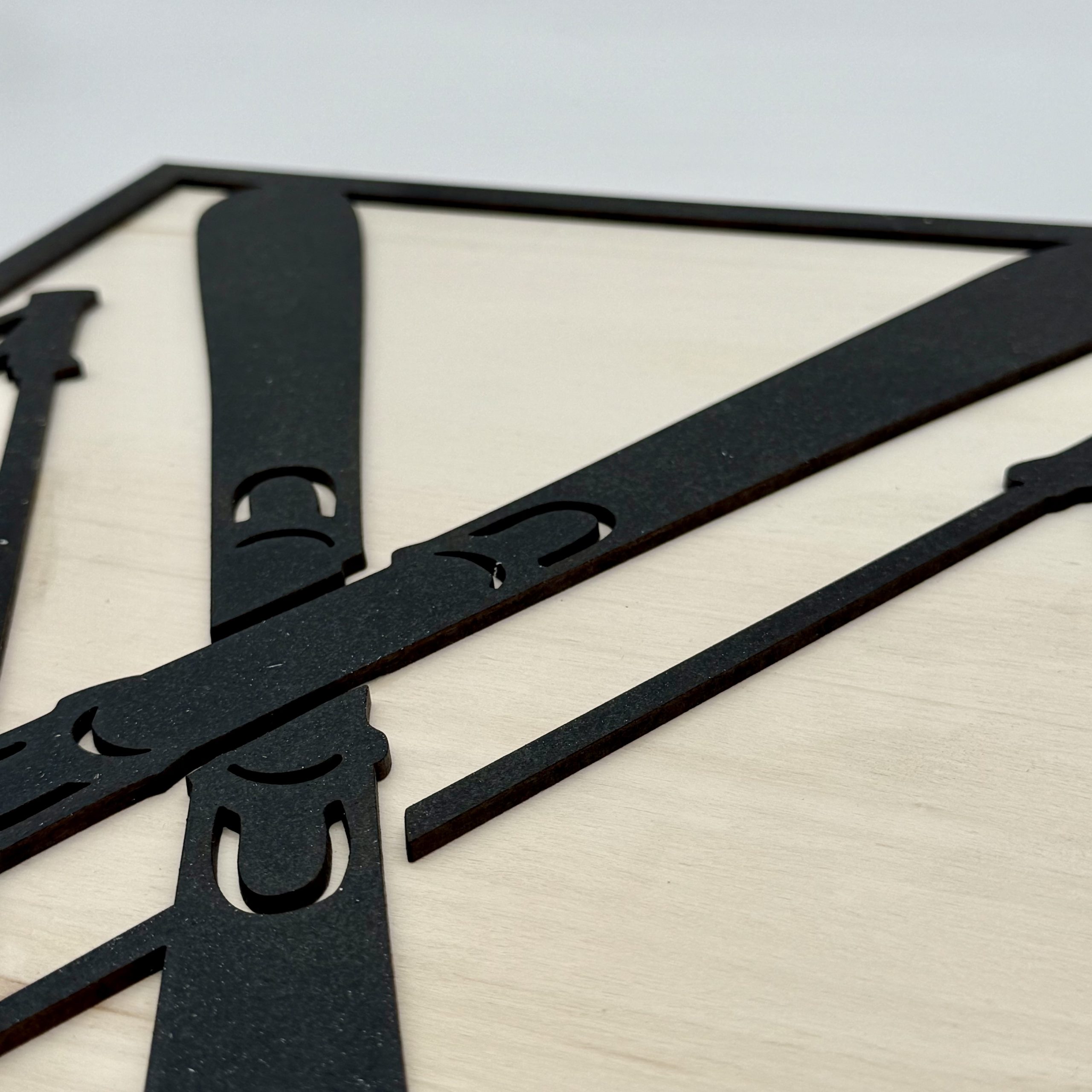 Tableau en bois - relief - Paire de Skis – Image 2